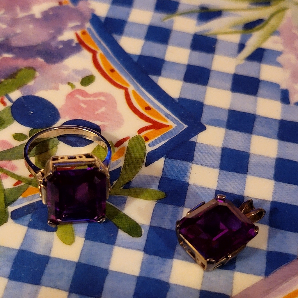 Lab-Created Colour Change Alexandrite Ring And Pendant Set Size 6.5